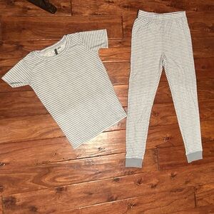 Girl’s 2 piece pajama set
